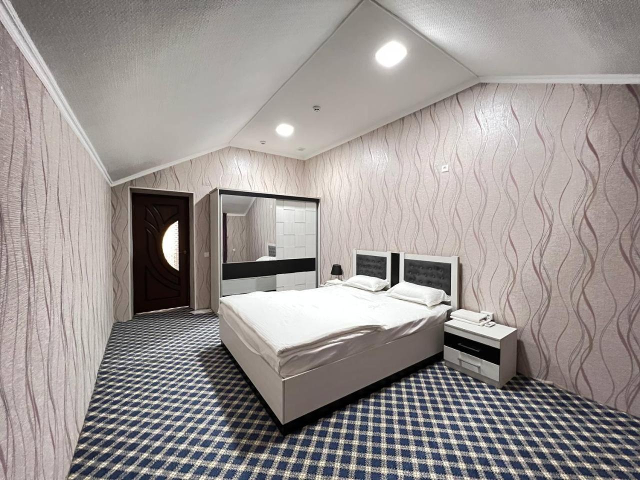 Orom Hotel Ferghana Extérieur photo