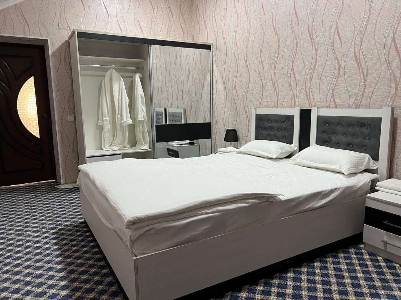 Orom Hotel Ferghana Extérieur photo