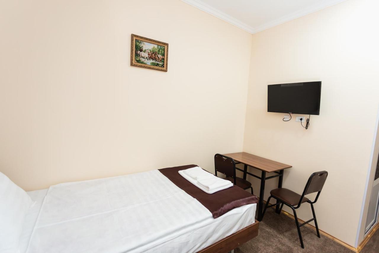 Orom Hotel Ferghana Extérieur photo