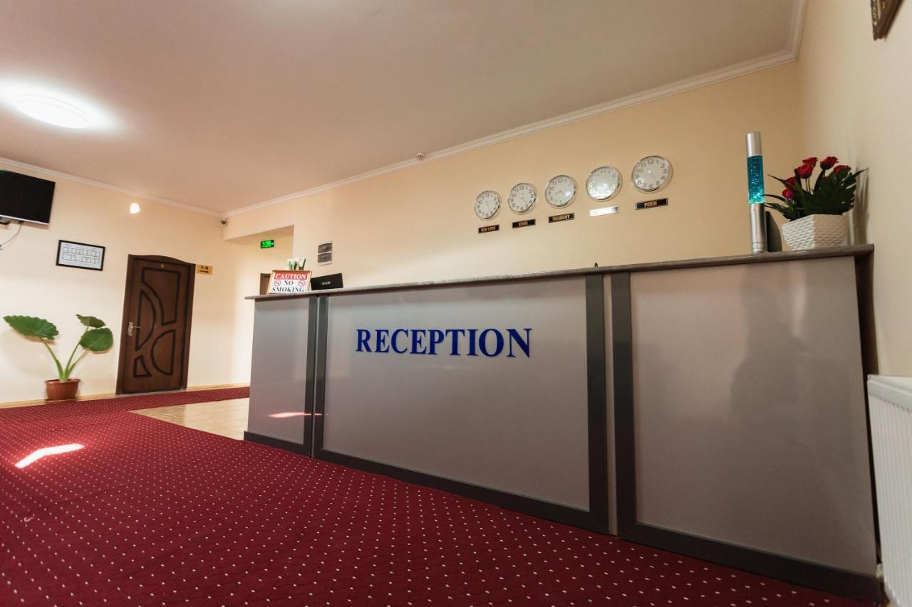 Orom Hotel Ferghana Extérieur photo