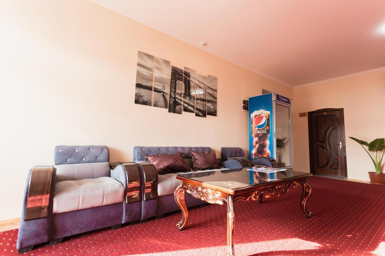 Orom Hotel Ferghana Extérieur photo