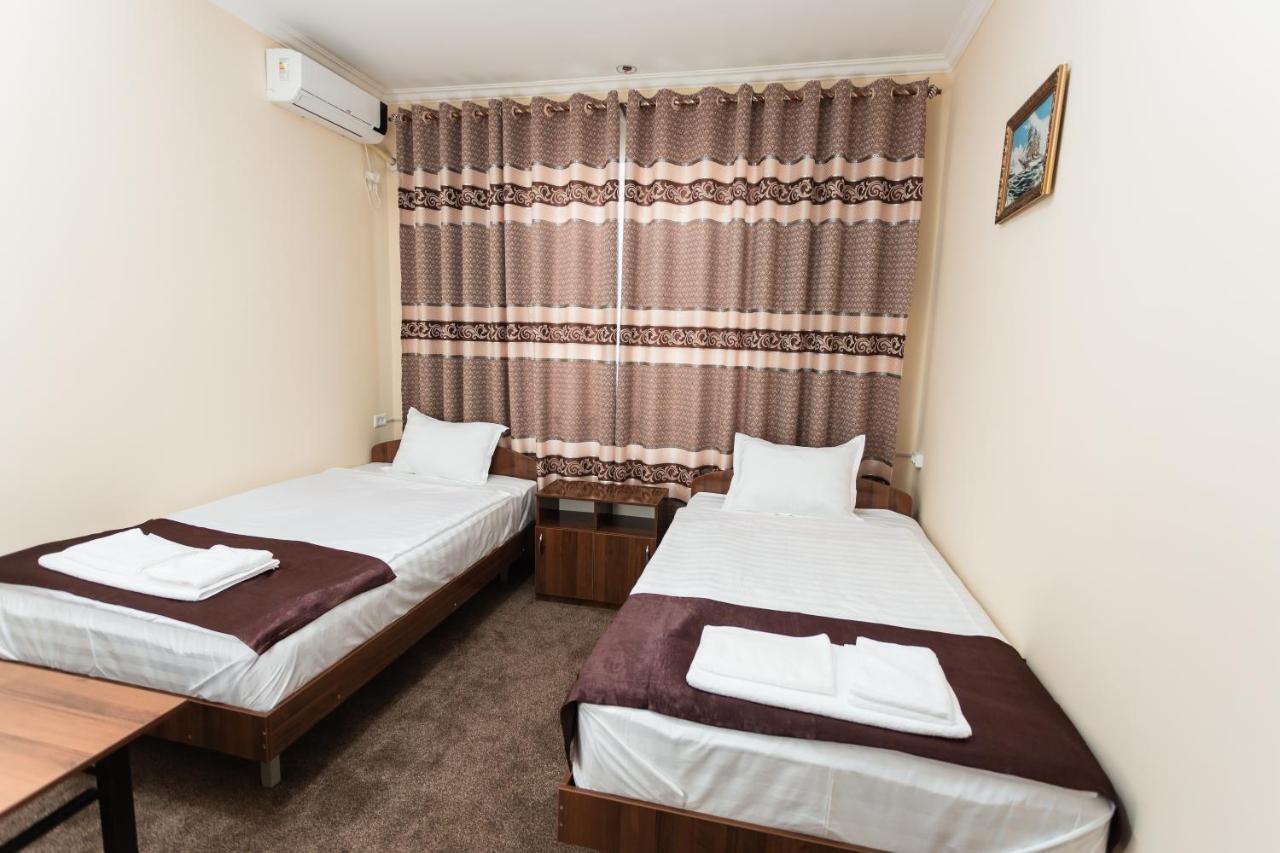 Orom Hotel Ferghana Extérieur photo